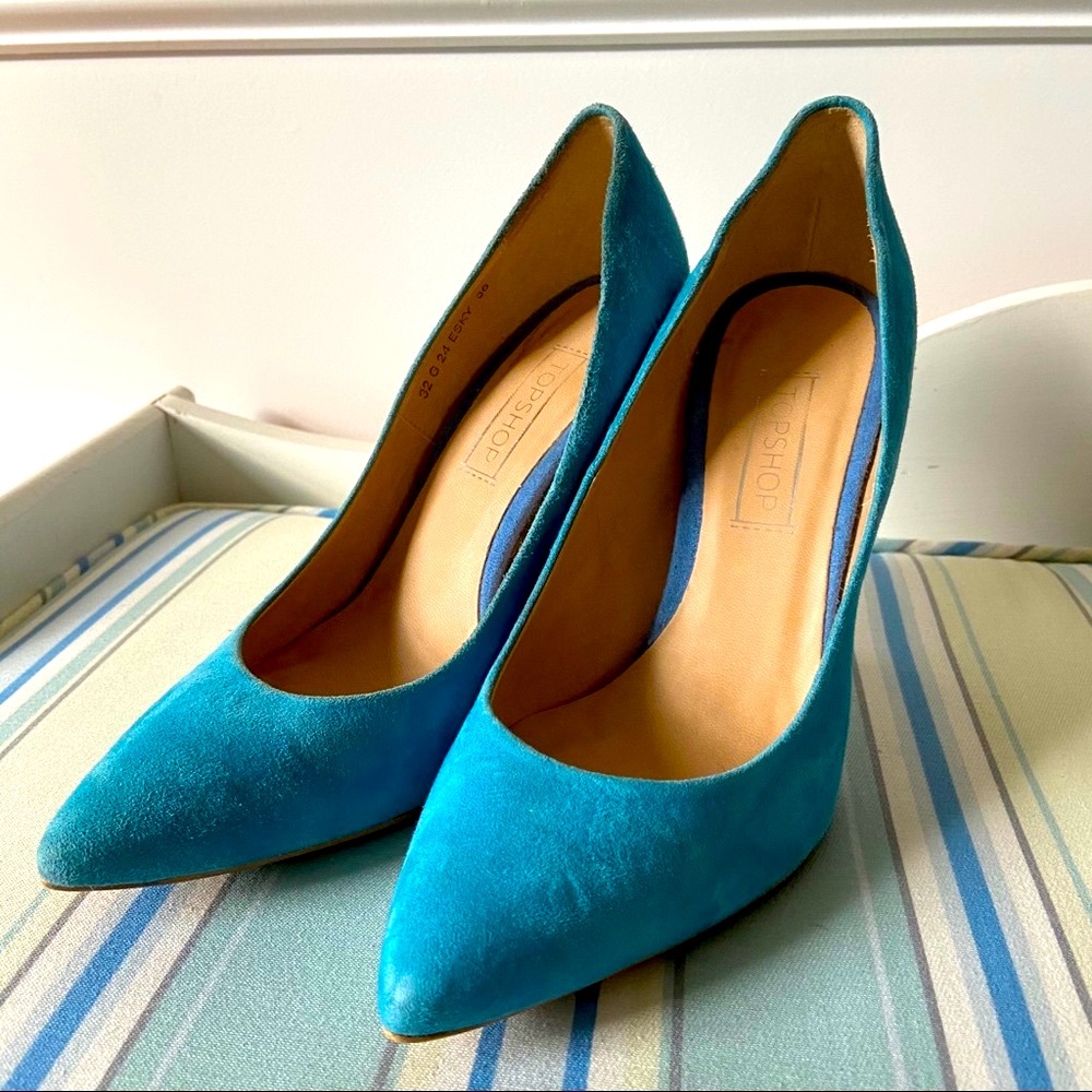 Almost new gorgeous pair of Topshop suede stiletto pumps. - Picture 3 of 7